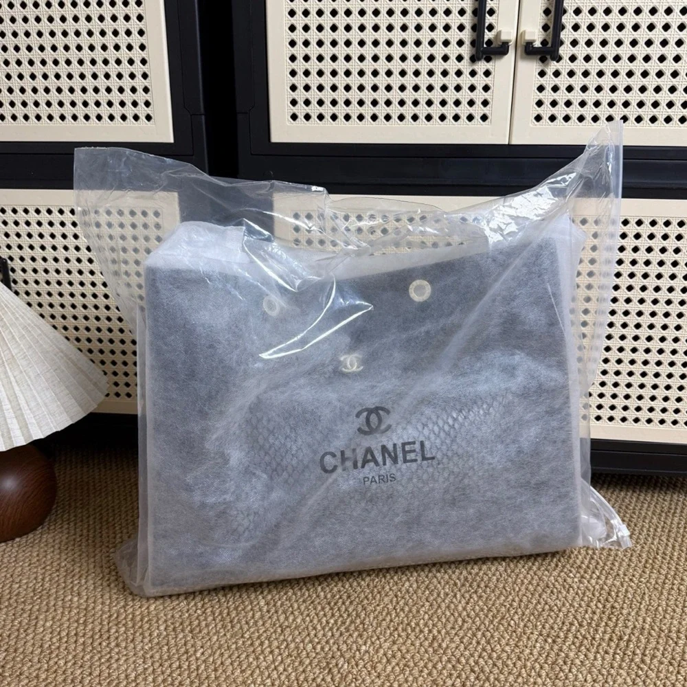 VIP GWP Black Net & Leather Chain Shoulder Tote